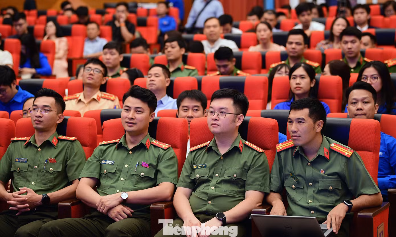 tp-hoinghi-nghiquyet3.jpg