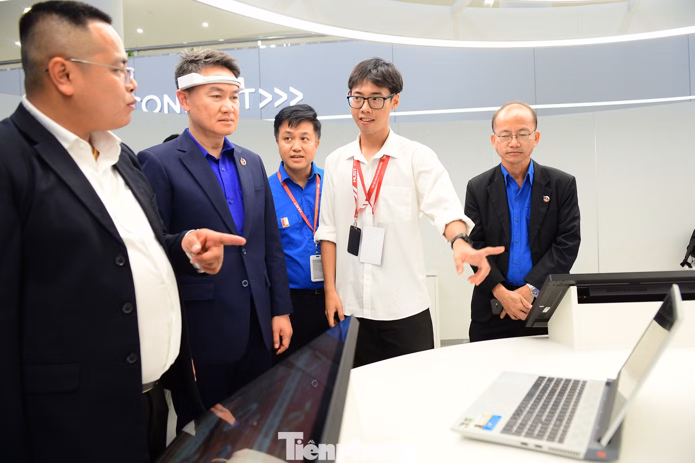 tp_viet-lao-daihocbachkhoa11.jpg
