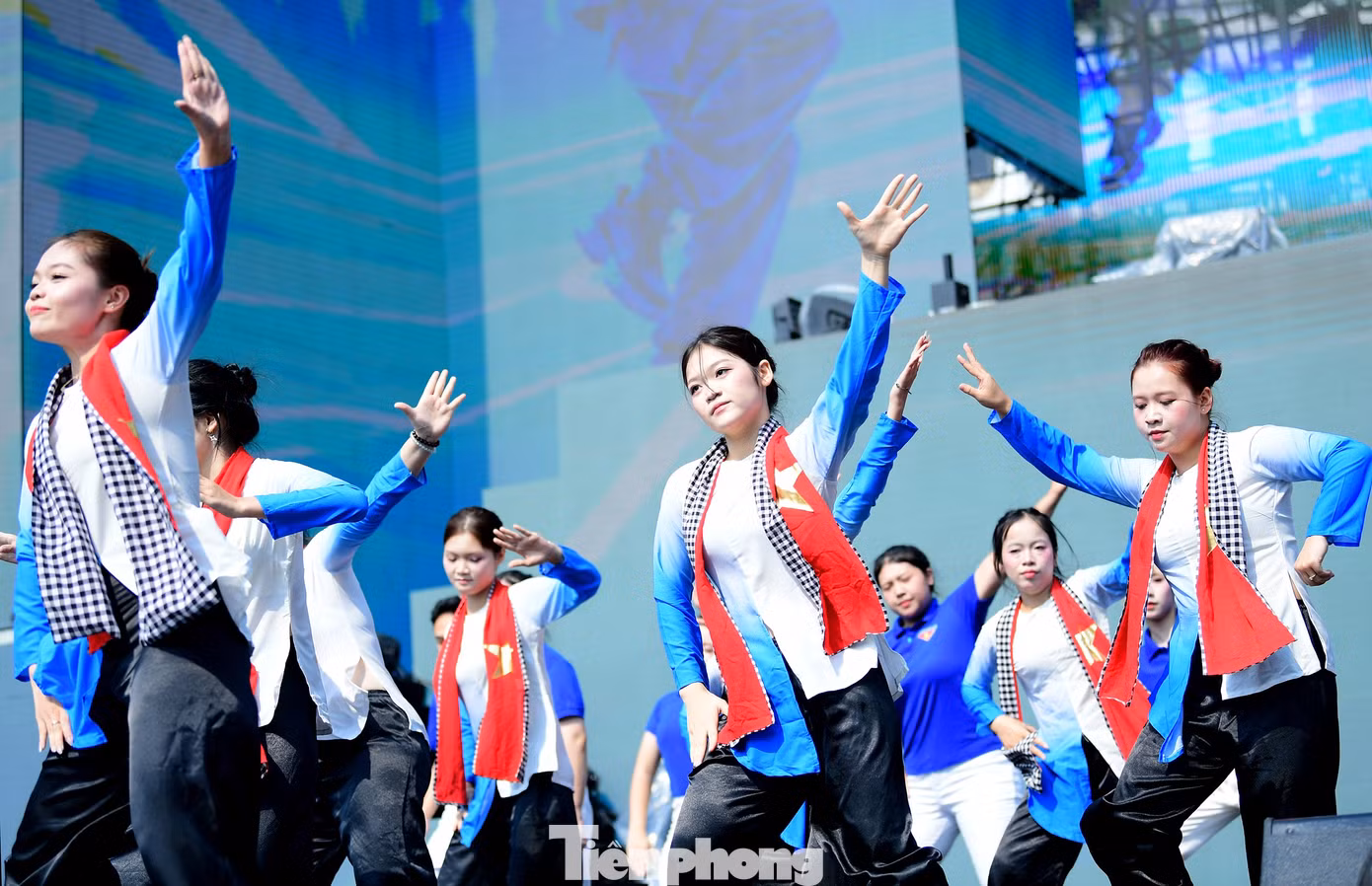 tp_nhomnhay18.jpg