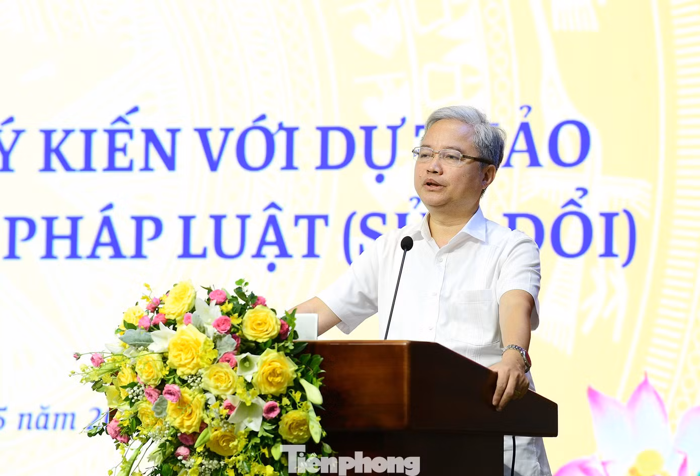 tp-hoithao-phapluat1.jpg