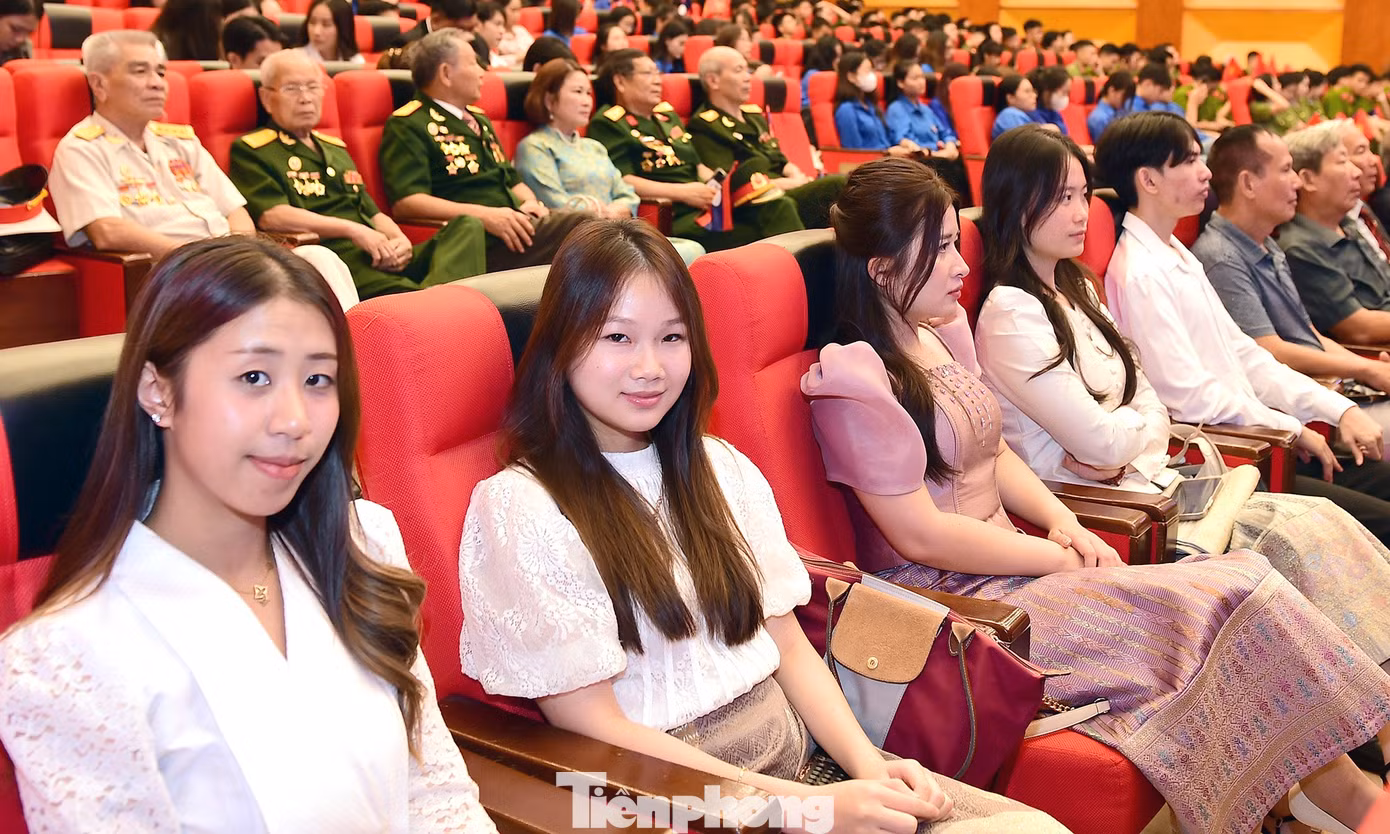 tp-vietlao-giaoluu4.jpg