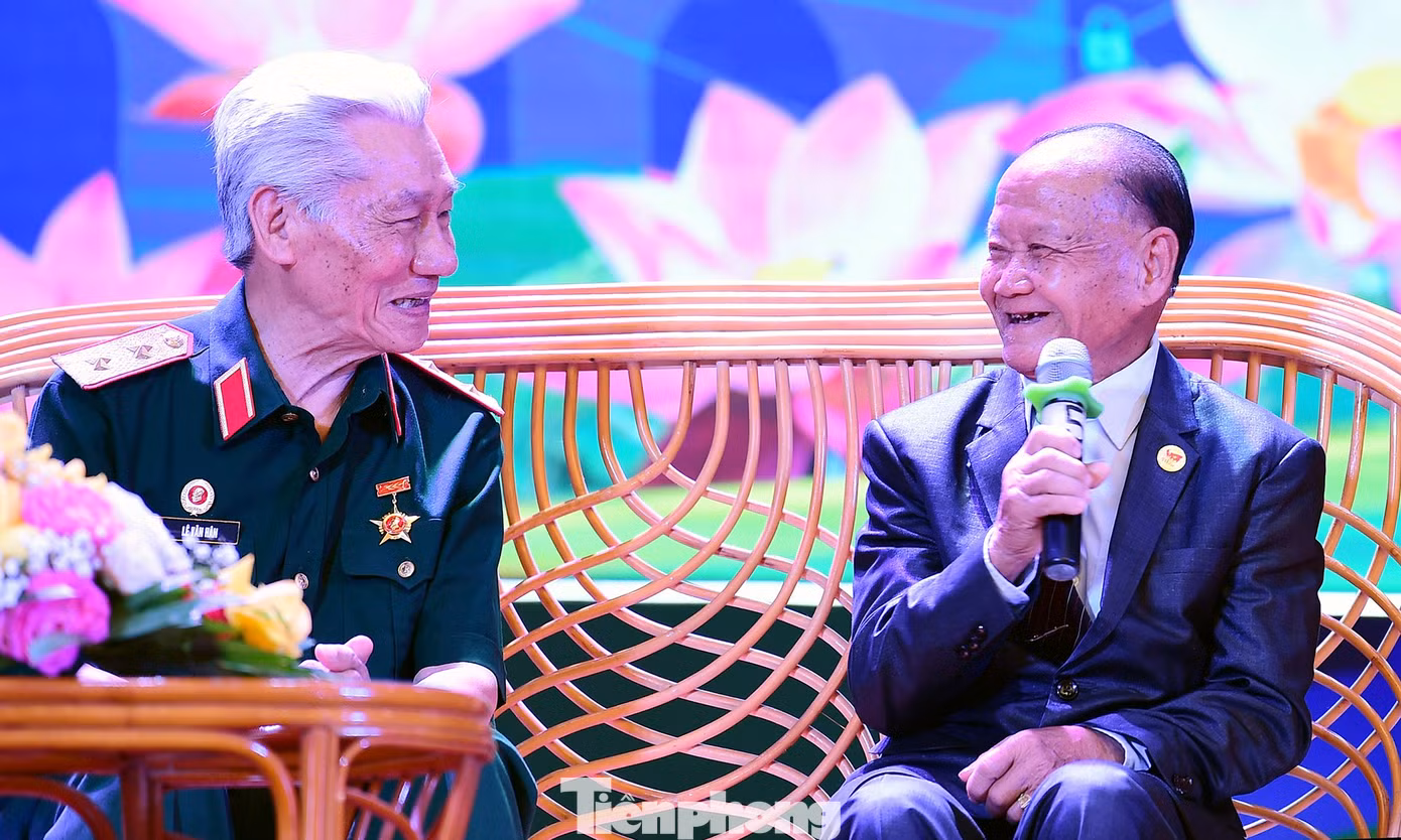 tp-vietlao-giaoluu20.jpg