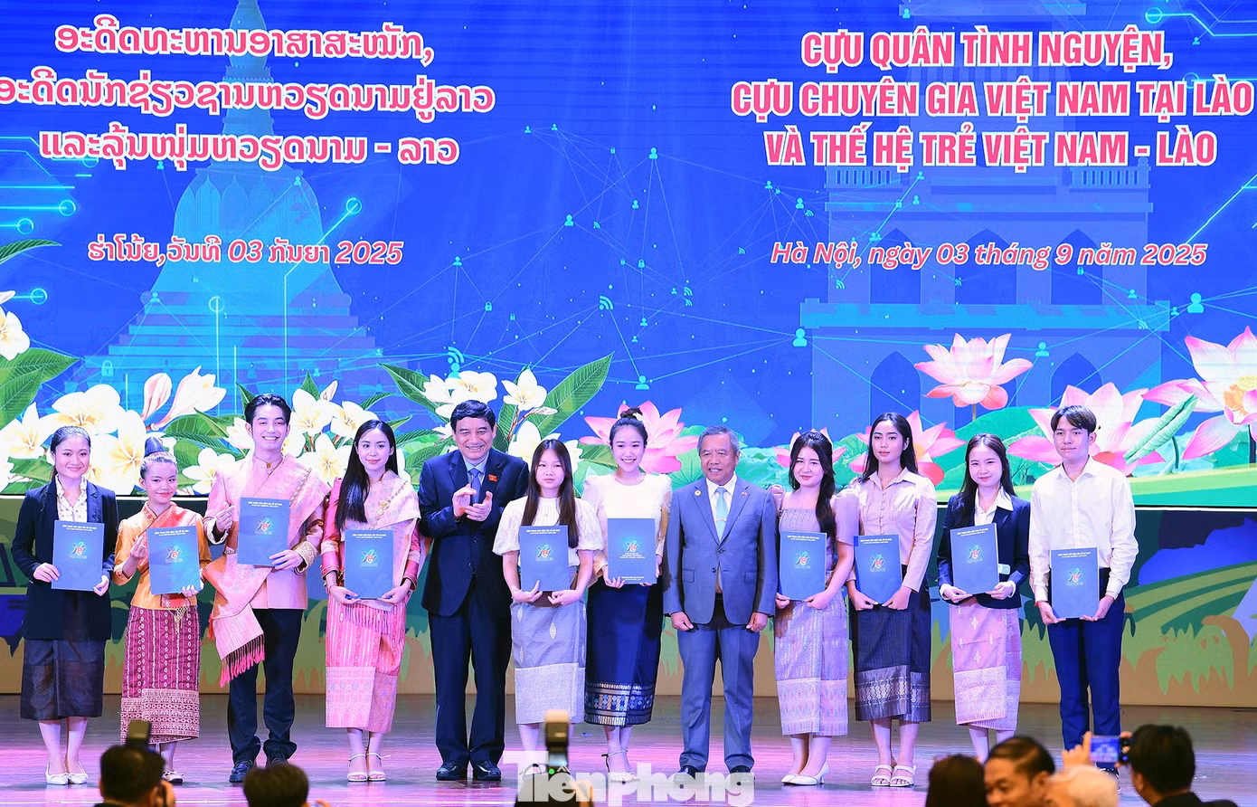 tp-vietlao-giaoluu30.jpg