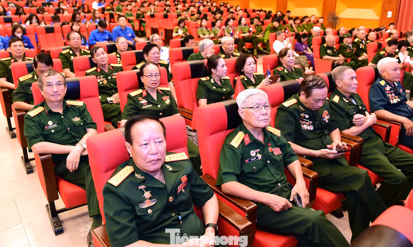 tp-vietlao-giaoluu5.jpg