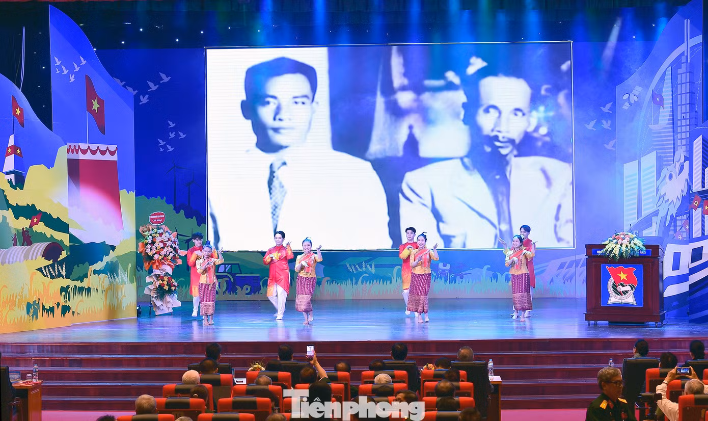 tp-vietlao-giaoluu12.jpg