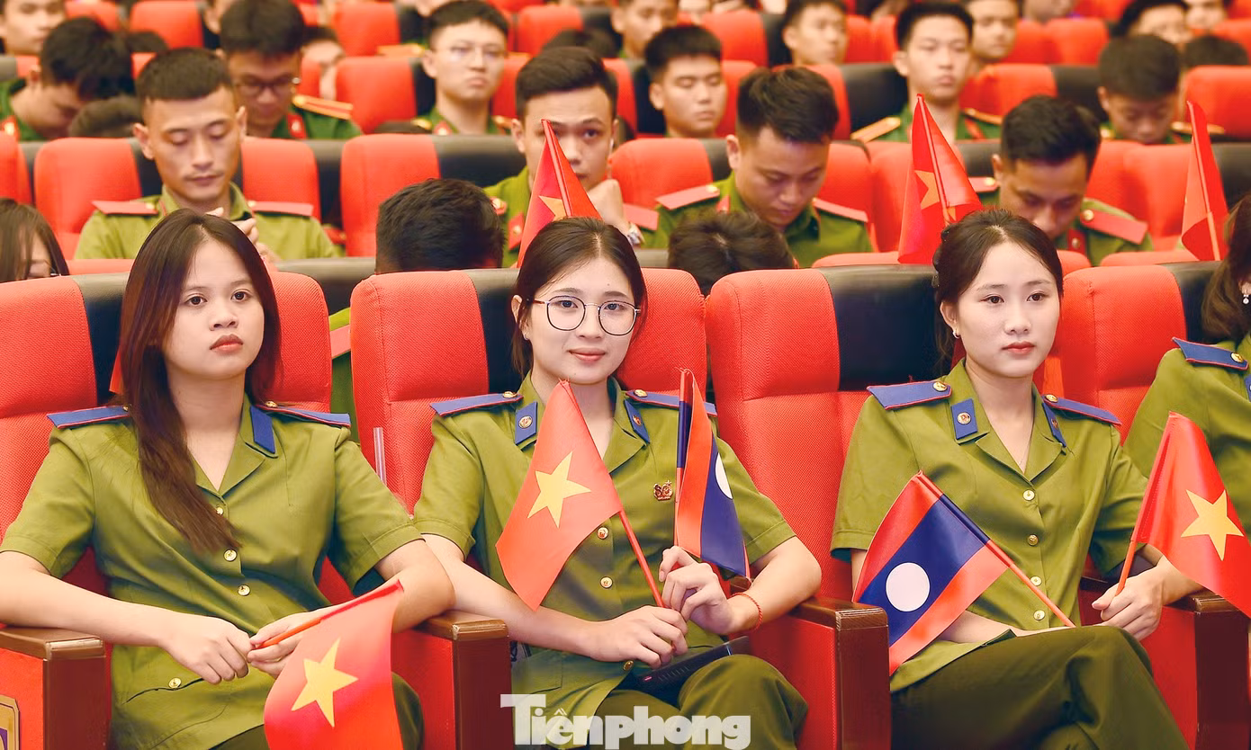 tp-vietlao-giaoluu2.jpg