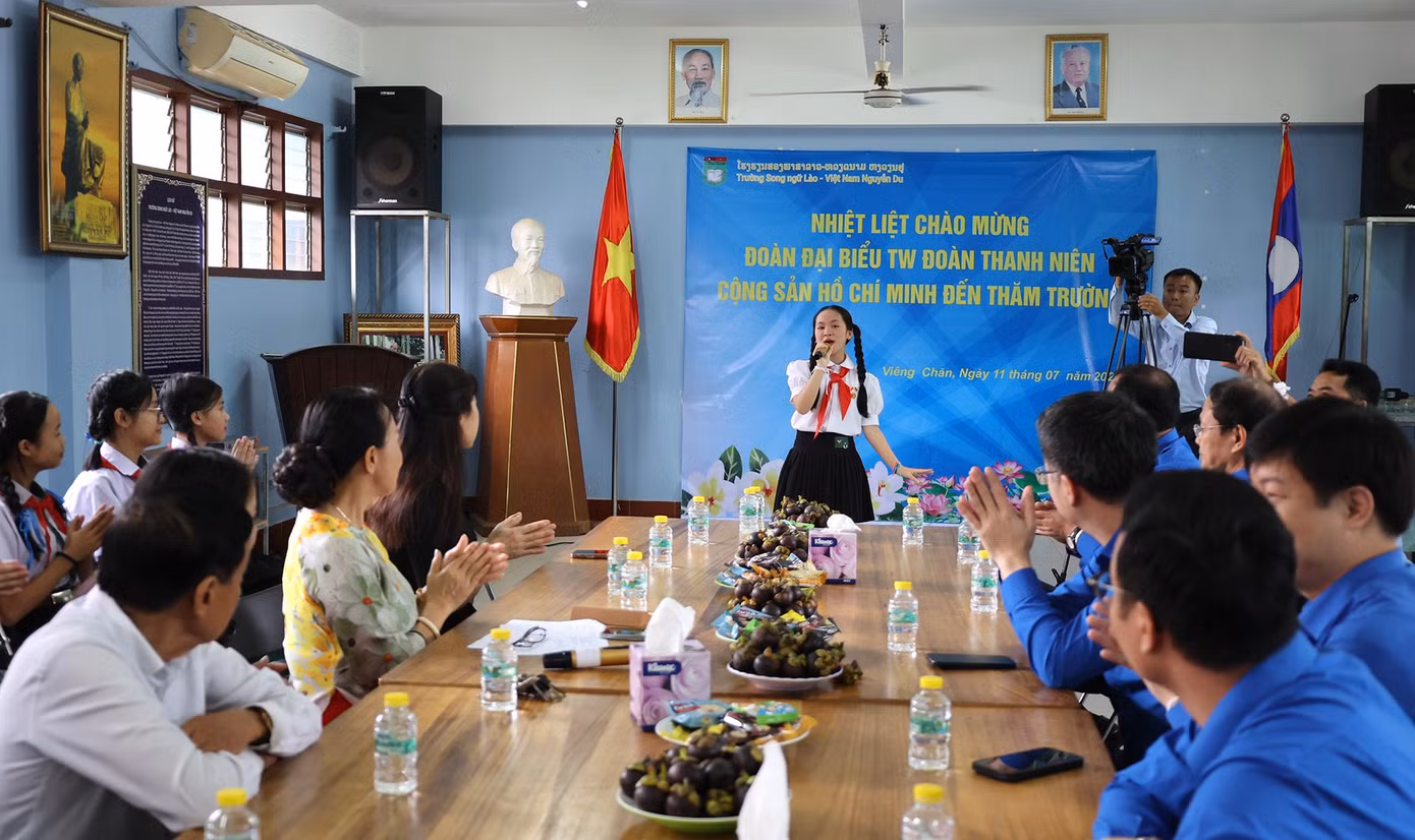 vietnam-lao-daisuquan-truonghoc12.jpg