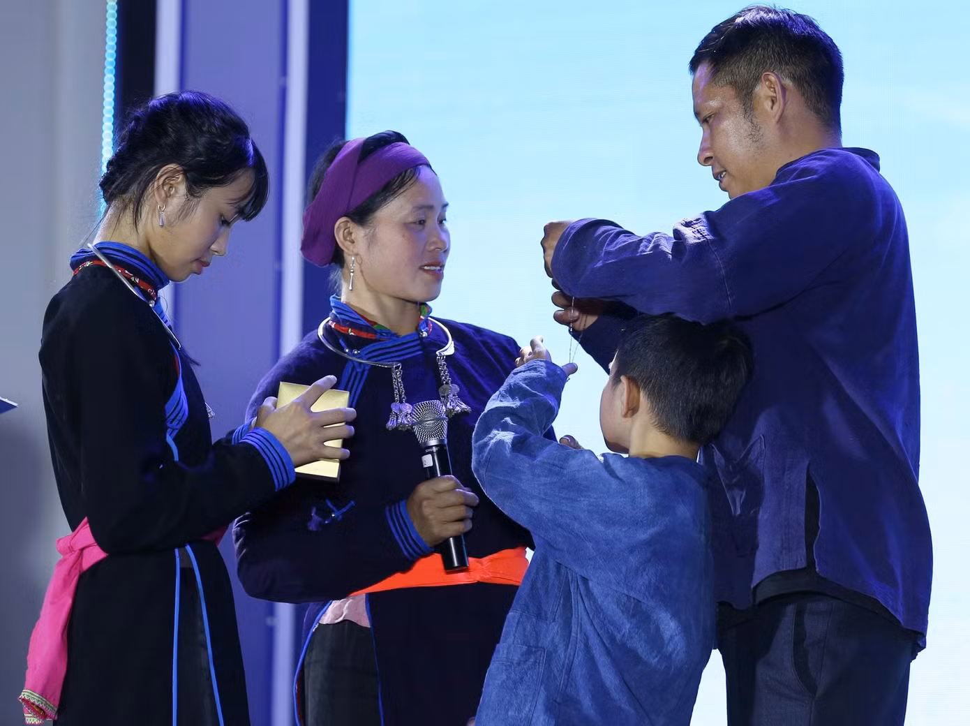 tienphong-giadinhtre-hanhphuc4.jpg