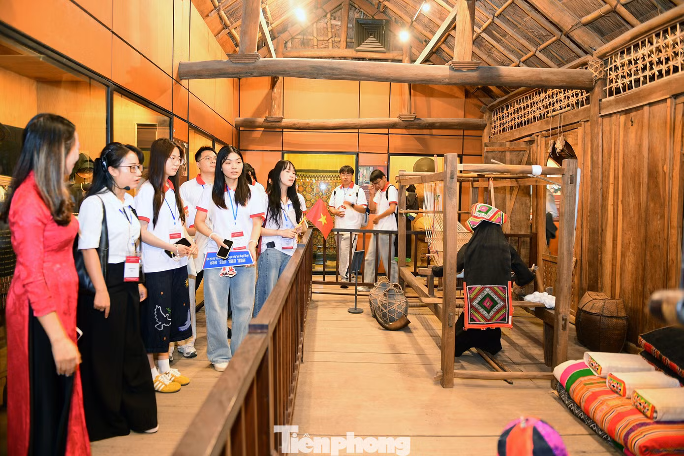 tp_hanhtrinhdo-baotangdantoc9.jpg