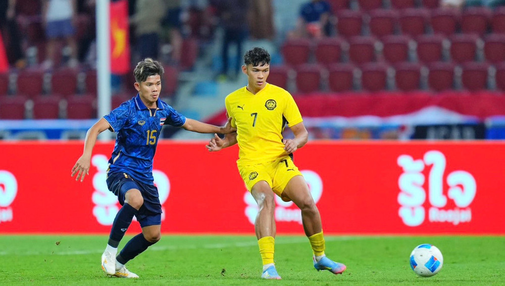 Truyền thông Thái Lan chê đội nhà sau chiến thắng "xấu xí" trước Malaysia 2 U22 Thái Lan 'hẹn hò' U22 Việt Nam ở chung kết SEA Games 33 sau chiến thắng chật vật trước U22 Malaysia | Báo điện tử Tiền Phong