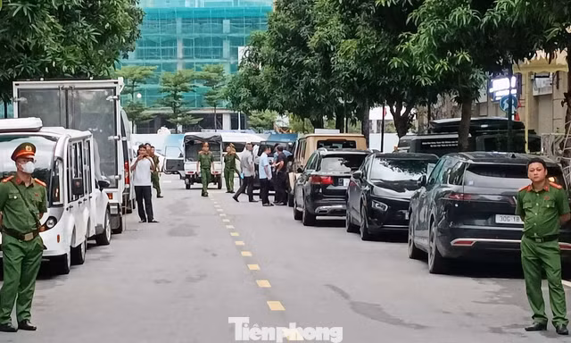 Nóng: Khám xét nơi ở của Huấn Hoa Hồng