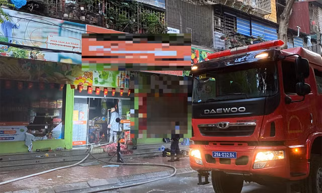 Cháy quầy thu ngân siêu thị tầng 1 khu tập thể lúc rạng sáng