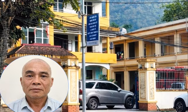 Khởi tố người đàn ông điều khiển ô tô chặn cổng cơ quan công an ở Phú Thọ
