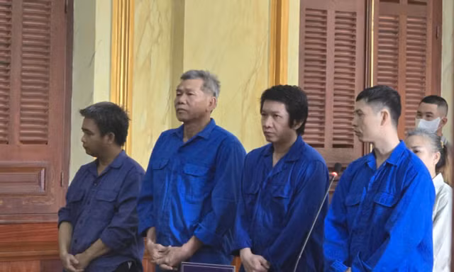 Các bị cáo tại phiên tòa.