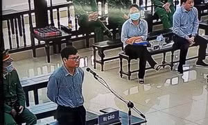 Bị cáo Trương Duy Nhất trình bày tại tòa. Ảnh chụp qua màn hình.