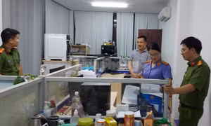 Công an khám xét Chi cục đăng kiểm số 8 ở Cần Thơ
