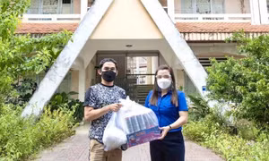 Chuyến xe yêu thương tiếp sức sinh viên Lào, Campuchia đang học tập tại An Giang