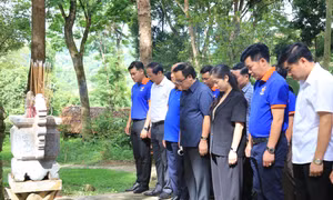 Hành trình tri ân, thắp sáng niềm tin