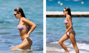 ‘Cô gái đẹp nhất thế giới’ gợi cảm ngút ngàn với bikini