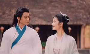 Netizen "xịt keo" trước lý do Hoa hậu Ý Nhi, Nam vương Tuấn Ngọc "xuyên không"