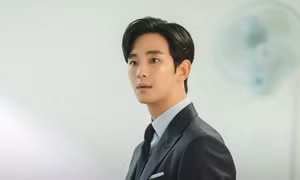 Queen Of Tears: Diễn xuất của Kim Soo Hyun cuối tập 11 khiến khán giả rùng mình