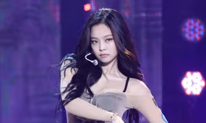 Jennie từng phải thay lời bài hát, vì sao netizen không chê trách mà còn khen khéo léo?