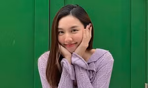 Thùy Tiên đăng ảnh chụp một mình ở Angola nhưng netizen lại gọi tên Quang Linh Vlogs