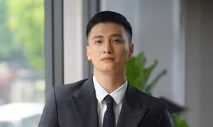 Hết khoe ảnh bán khỏa thân, Huỳnh Anh lại kể chuyện 'giường chiếu' với bạn gái cũ