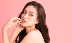 Gặp sự cố oái oăm vì trượt tay khi làm đẹp, Hoa hậu Đỗ Thị Hà lo lắng điều gì?