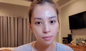 Hoa hậu Tiểu Vy khoe mặt mộc đẹp không tì vết, da trắng sáng đến khó tin