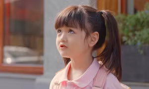 Sao nhí phim “Đừng Làm Mẹ Cáu” khiến khán giả giật mình vì lời thoại không phù hợp độ tuổi