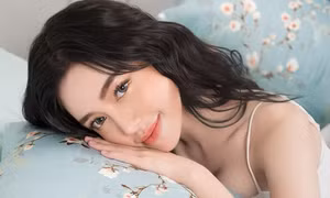 Vừa sang năm mới, ‘mỹ nhân ngực khủng’ Elly Trần lại bức xúc tố cáo chồng cũ