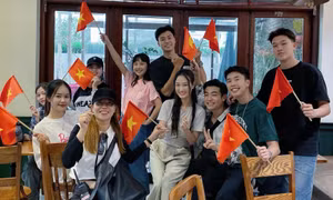 Đi Giữa Trời Rực Rỡ: Cặp đôi bị nghi "phim giả tình thật", không phải Chải - Pu!