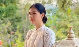 Cùng tên Ngọc Trinh nhưng cô gái này còn gây sốc hơn cả 'nữ hoàng nội y'