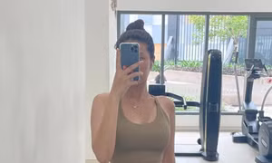 Thêm một Hoa hậu bị lộ đôi chân quá khác biệt giữa ảnh tự đăng và ảnh được tag