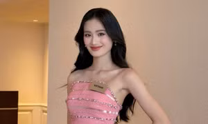 Miss World 2025: Hoa hậu Ý Nhi khoe bờ vai mắc áo đẹp tựa Jennie BLACKPINK