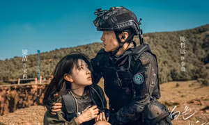 Cây Ô Liu Màu Trắng vừa lên sóng đã có cảnh sao chép Hậu Duệ Mặt Trời cực lộ