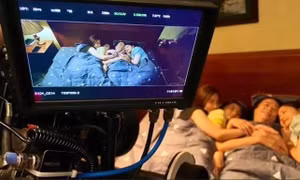 Thương Ngày Nắng Về: Vì sao bức ảnh 4 mẹ con bà Nga lại khiến khán giả lo lắng?