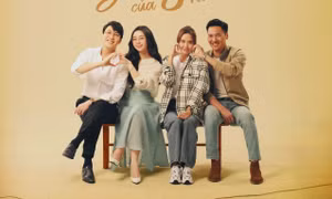 Bức ảnh chia tay của Quỳnh Kool, Huyền Lizzie hé lộ kết phim Chúng Ta Của 8 Năm Sau?