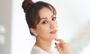 Sau màn khóc lóc giữa đêm, Khánh Thi lại khiến dân tình sửng sốt với chuỗi hành động này