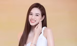 Hoa hậu Đỗ Thị Hà mách tuyệt chiêu trang điểm trong 5 phút vẫn xinh đẹp rạng ngời