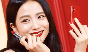 Ngất ngây trước đôi môi trái tim quyến rũ của nữ ca sĩ đẹp như Hoa hậu Hàn Quốc