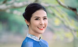 Nàng hậu chăm chỉ nhất V-Biz: Đi nghỉ dưỡng cùng chồng vẫn tranh thủ làm việc
