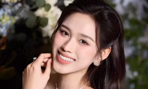 Hoa hậu Đỗ Thị Hà chia sẻ gì trong bức ảnh mới mà khán giả đồng loạt chúc mừng?