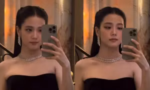Vì sao fan thích thú với tấm ảnh Jisoo BLACKPINK selfie bằng điện thoại "ba mắt"?