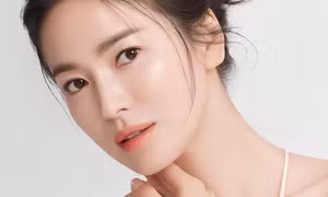 Song Hye Kyo vướng ồn ào trang phục: Phong cách giản dị hay “Siêu giàu siêu tiết kiệm”?