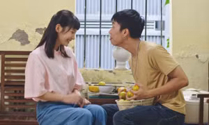 Đi Giữa Trời Rực Rỡ: Đang lạnh lùng, Pu đột ngột dịu dàng với Chải là vì sao?