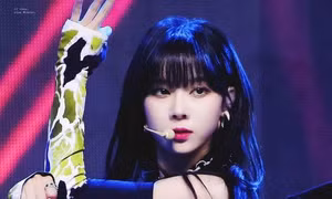 Winter (aespa) "gây bão" với mái tóc dài, xuất sắc cỡ nào mà được khen xinh như Irene?