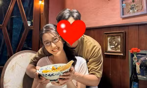 Đang vướng nghi vấn hẹn hò Võ Cảnh, Thúy Ngân lại khoe ảnh bên người khác