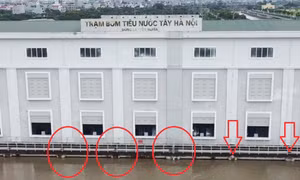 Khu vực phía Tây Hà Nội 'chìm' trong nước, trạm bơm 'nghìn tỷ' vẫn hoạt động cầm chừng